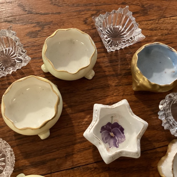 12 assorted vintage salt cellars, glass and porcelain - Picture 2 of 7
